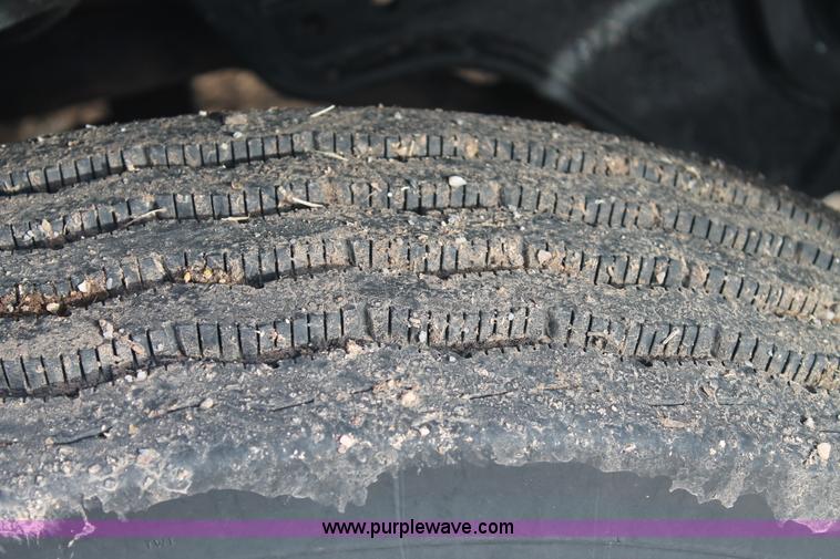 image for item C3719 2009 Peterbilt 367 semi truck