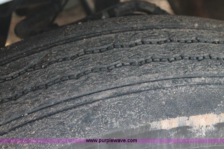 image for item C3719 2009 Peterbilt 367 semi truck