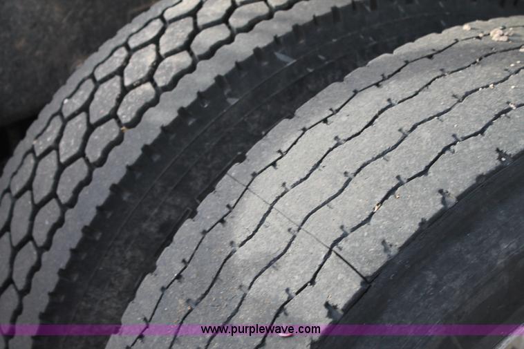 image for item C3719 2009 Peterbilt 367 semi truck