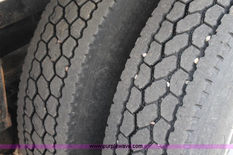 image for item C3719 2009 Peterbilt 367 semi truck