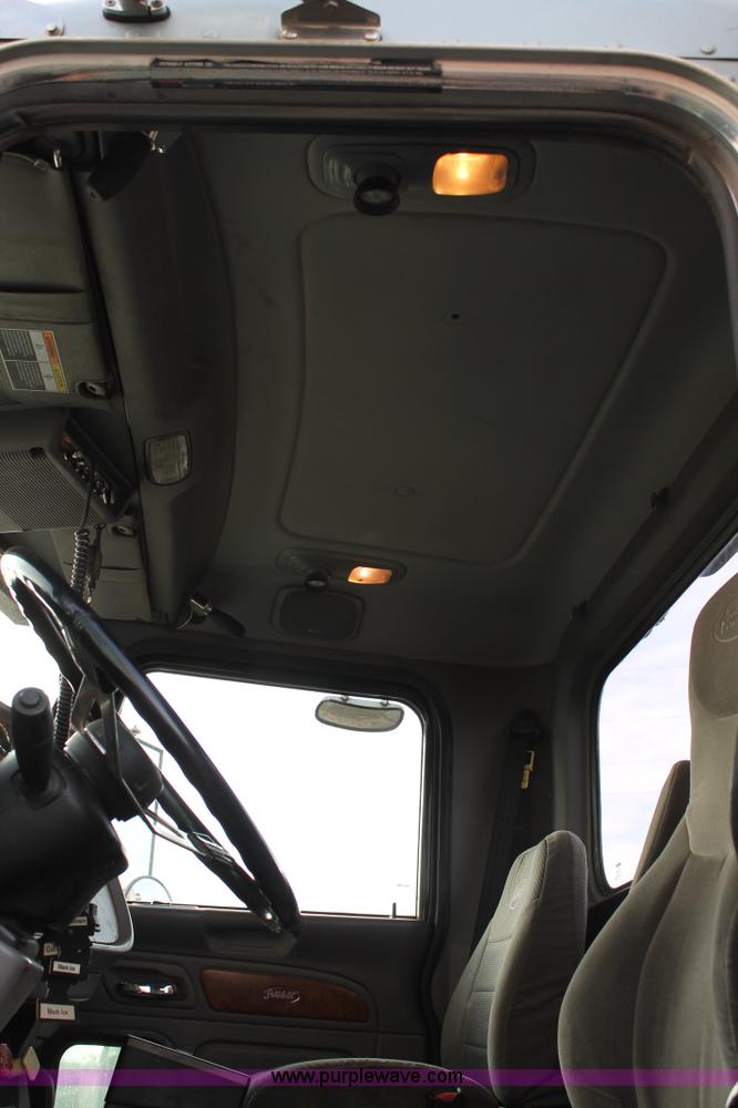 image for item C3719 2009 Peterbilt 367 semi truck
