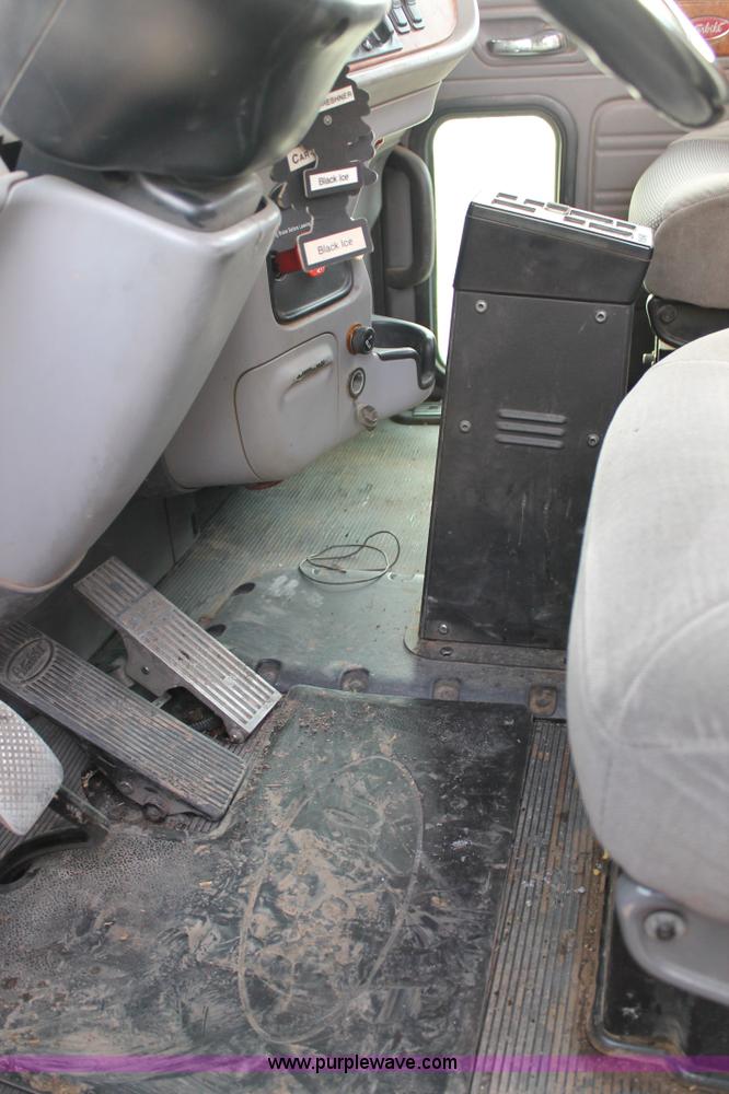 image for item C3719 2009 Peterbilt 367 semi truck