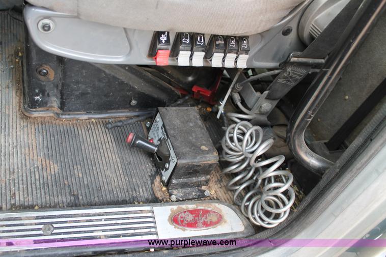 image for item C3719 2009 Peterbilt 367 semi truck