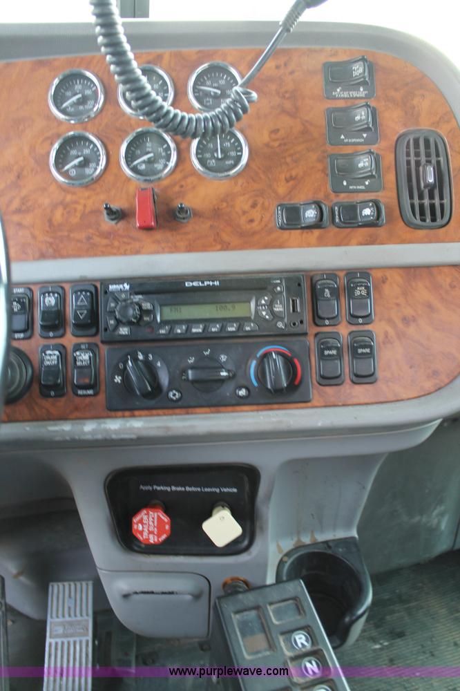 image for item C3719 2009 Peterbilt 367 semi truck