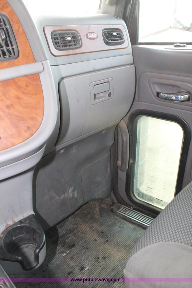 image for item C3719 2009 Peterbilt 367 semi truck