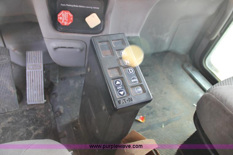 image for item C3719 2009 Peterbilt 367 semi truck