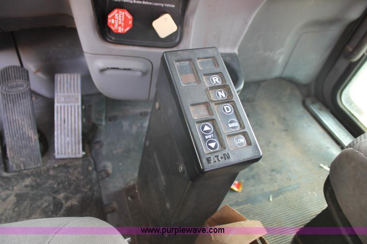 image for item C3719 2009 Peterbilt 367 semi truck