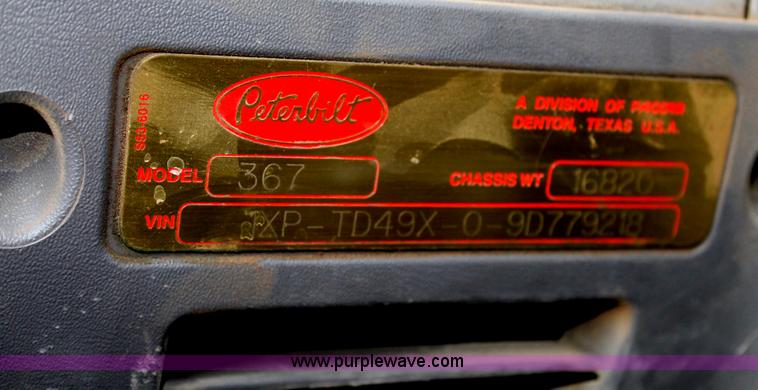 image for item C3719 2009 Peterbilt 367 semi truck