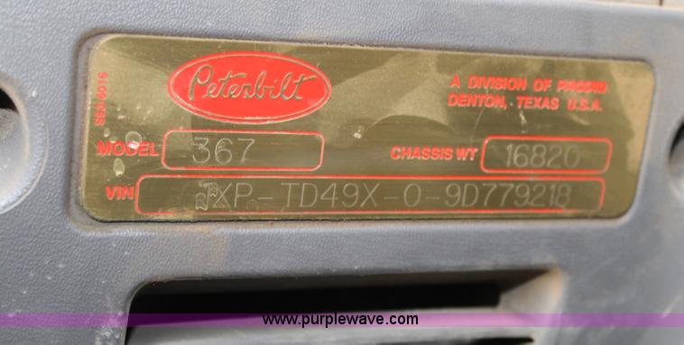 image for item C3719 2009 Peterbilt 367 semi truck