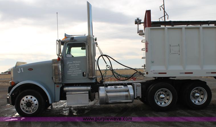 image for item C3721 2009 Peterbilt 367 semi truck