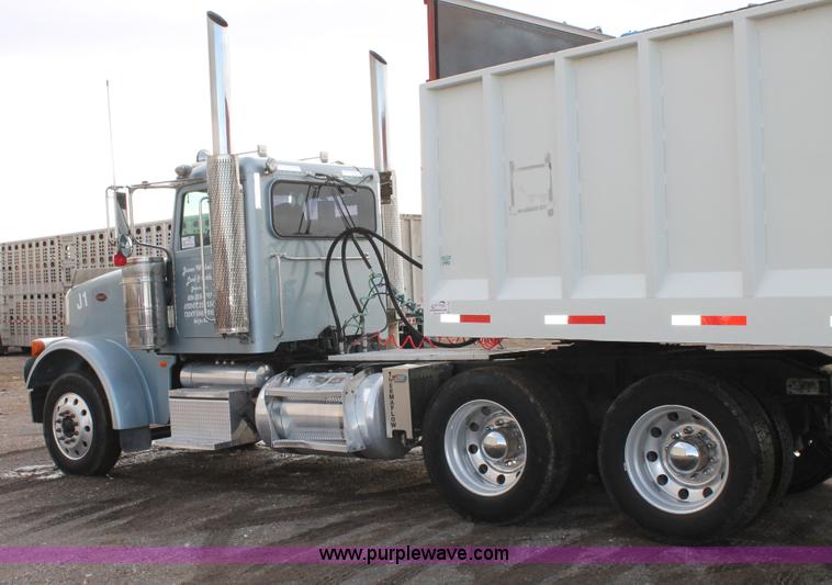 image for item C3721 2009 Peterbilt 367 semi truck
