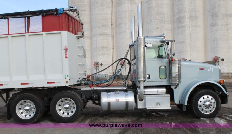 image for item C3721 2009 Peterbilt 367 semi truck