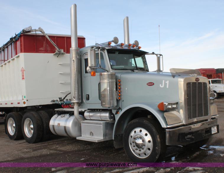 image for item C3721 2009 Peterbilt 367 semi truck