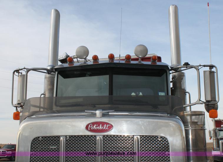 image for item C3721 2009 Peterbilt 367 semi truck