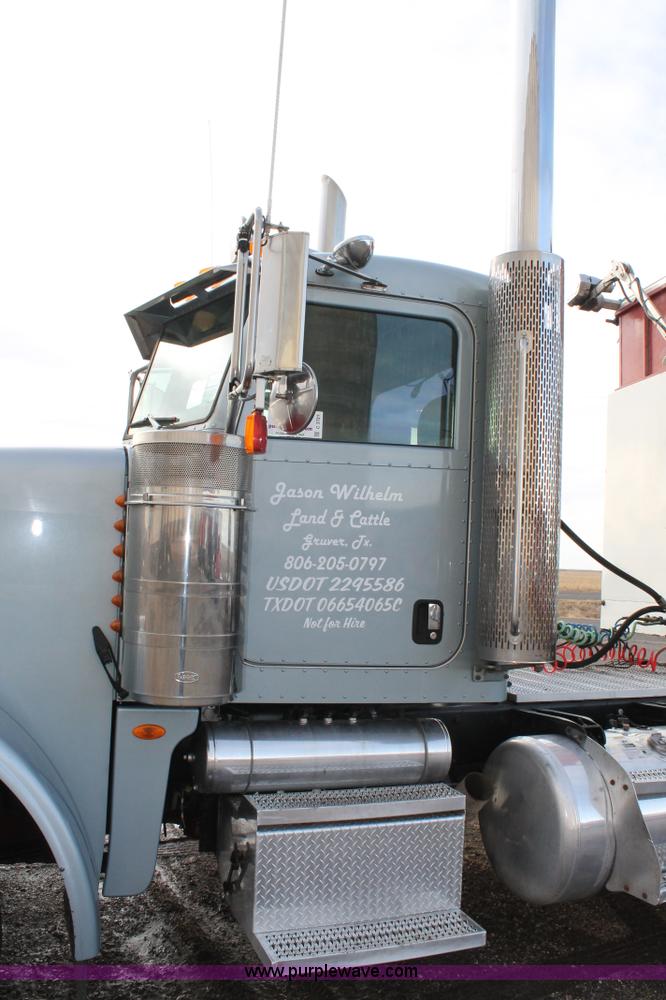 image for item C3721 2009 Peterbilt 367 semi truck