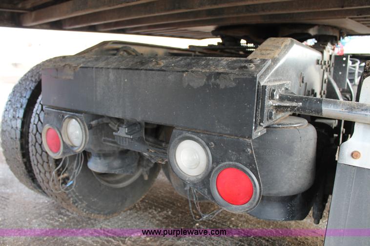 image for item C3721 2009 Peterbilt 367 semi truck