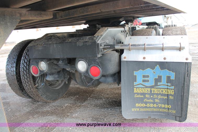 image for item C3721 2009 Peterbilt 367 semi truck