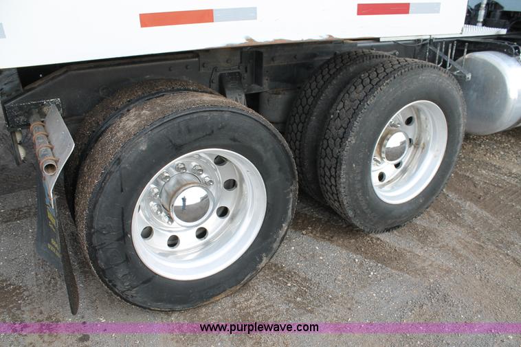 image for item C3721 2009 Peterbilt 367 semi truck