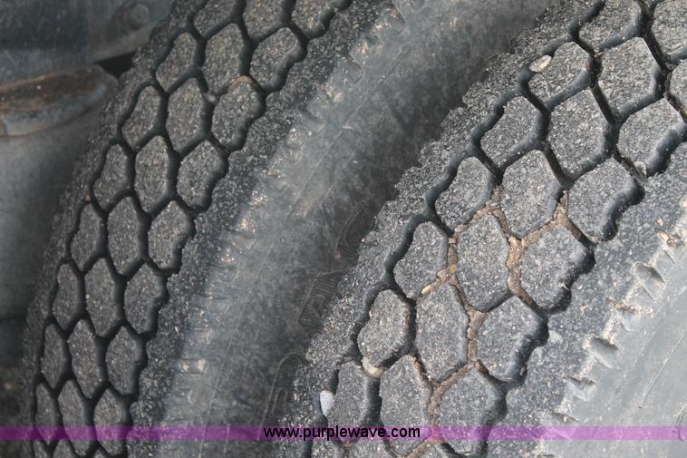 image for item C3721 2009 Peterbilt 367 semi truck