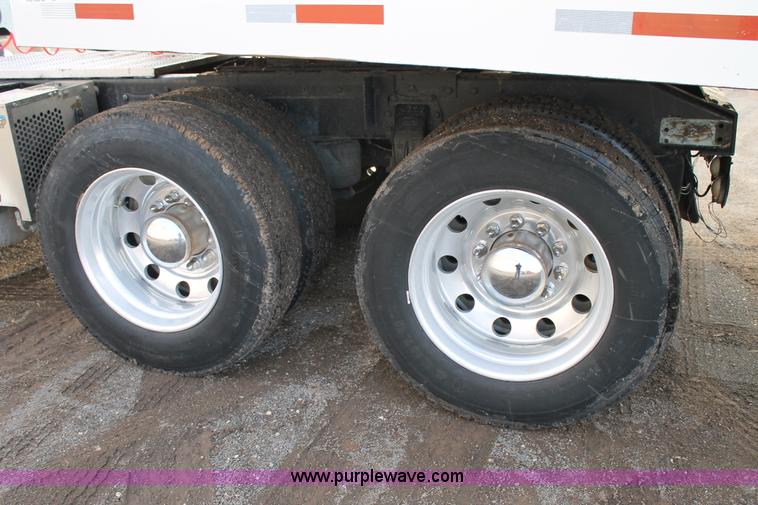 image for item C3721 2009 Peterbilt 367 semi truck