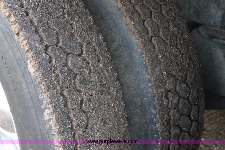 image for item C3721 2009 Peterbilt 367 semi truck