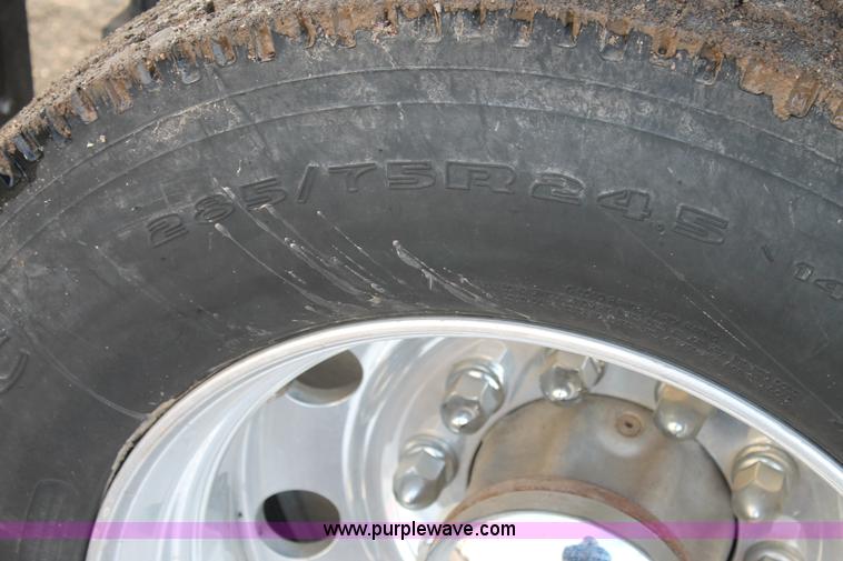 image for item C3721 2009 Peterbilt 367 semi truck