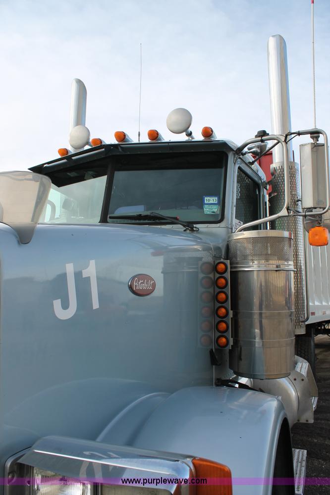 image for item C3721 2009 Peterbilt 367 semi truck