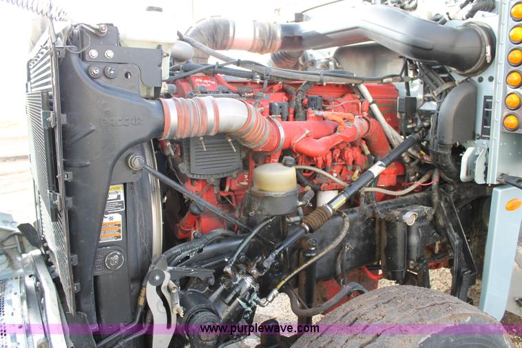 image for item C3721 2009 Peterbilt 367 semi truck