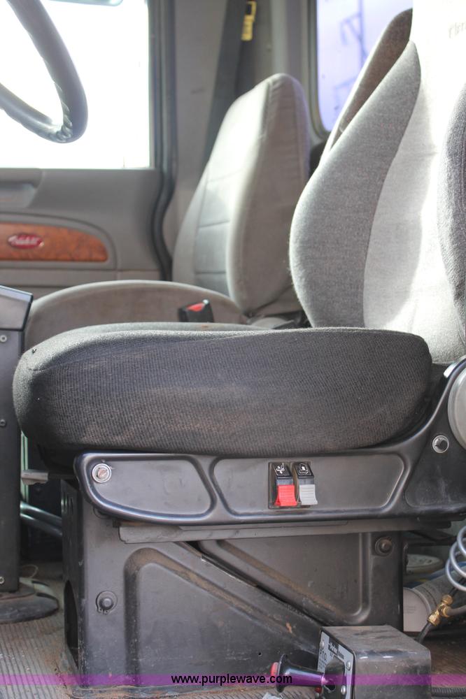 image for item C3721 2009 Peterbilt 367 semi truck