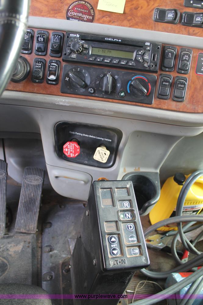 image for item C3721 2009 Peterbilt 367 semi truck