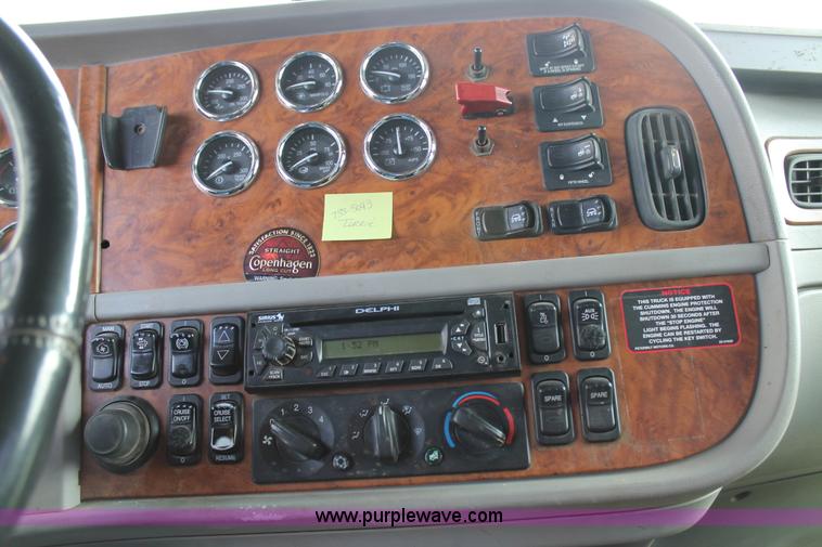 image for item C3721 2009 Peterbilt 367 semi truck