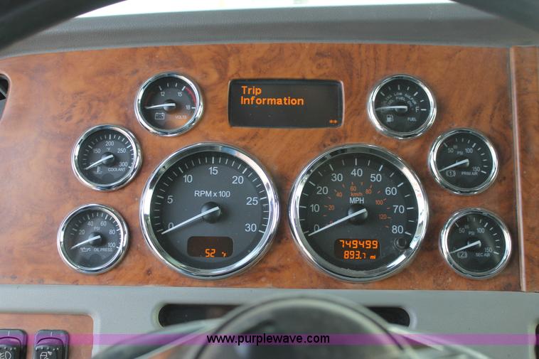 image for item C3721 2009 Peterbilt 367 semi truck