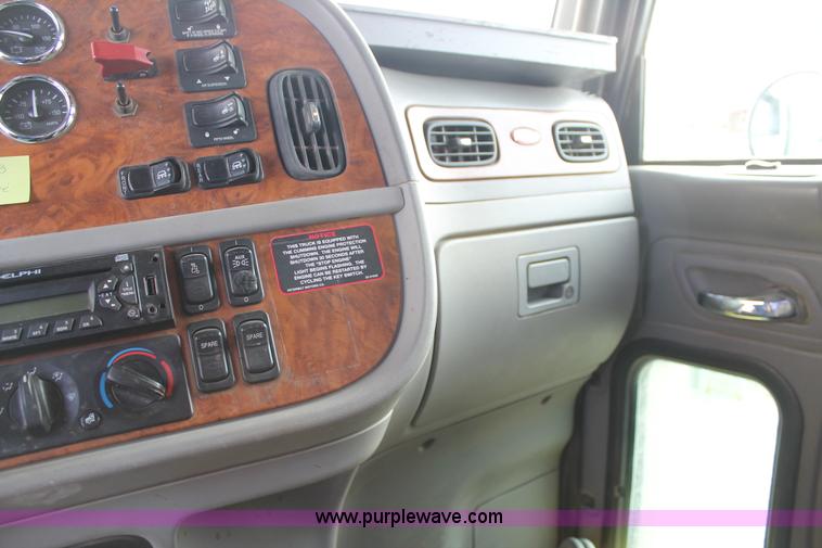 image for item C3721 2009 Peterbilt 367 semi truck