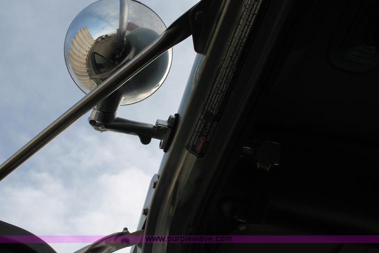 image for item C3721 2009 Peterbilt 367 semi truck