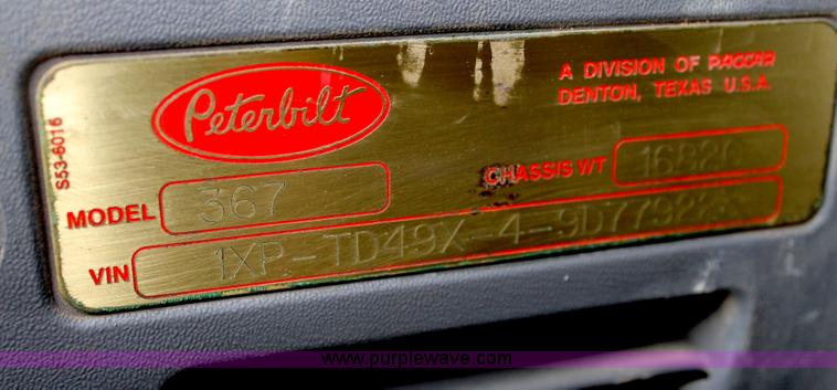 image for item C3721 2009 Peterbilt 367 semi truck