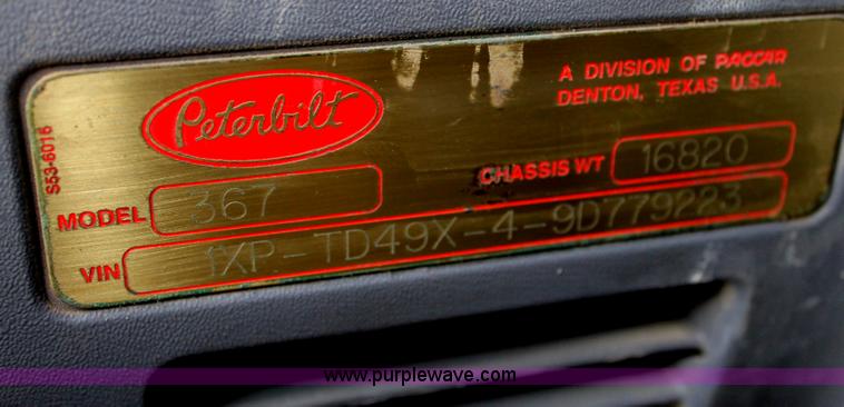 image for item C3721 2009 Peterbilt 367 semi truck