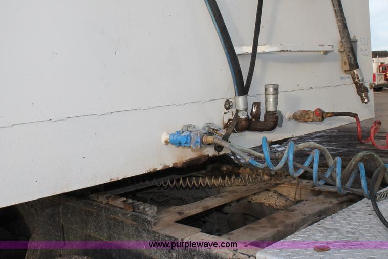 image for item C3722 2010 Aeroswint trailer