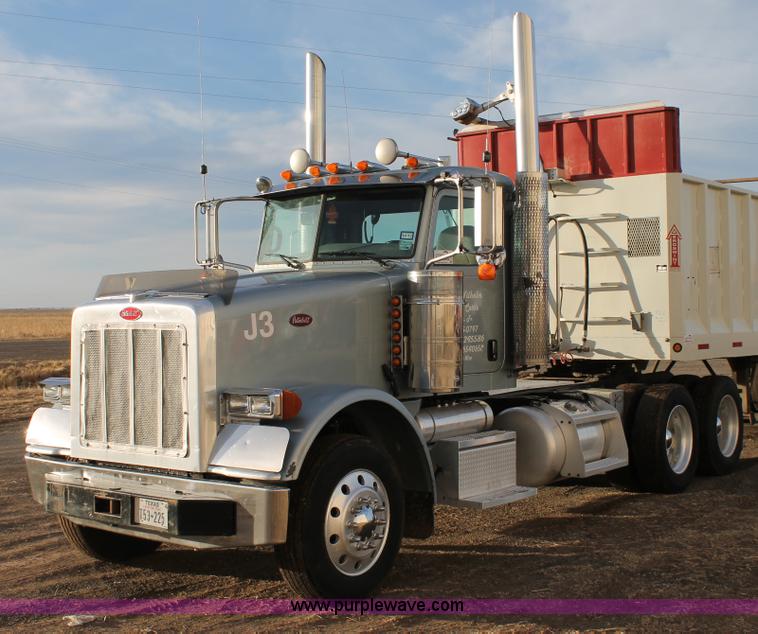 image for item C3723 2009 Peterbilt 367 semi truck