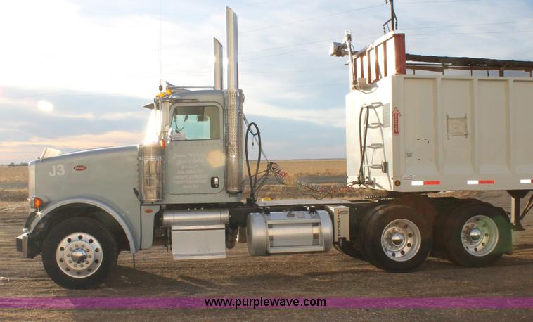 image for item C3723 2009 Peterbilt 367 semi truck