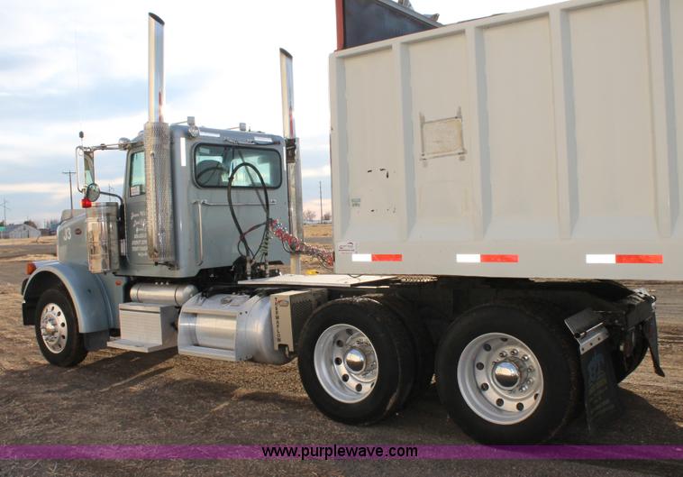 image for item C3723 2009 Peterbilt 367 semi truck