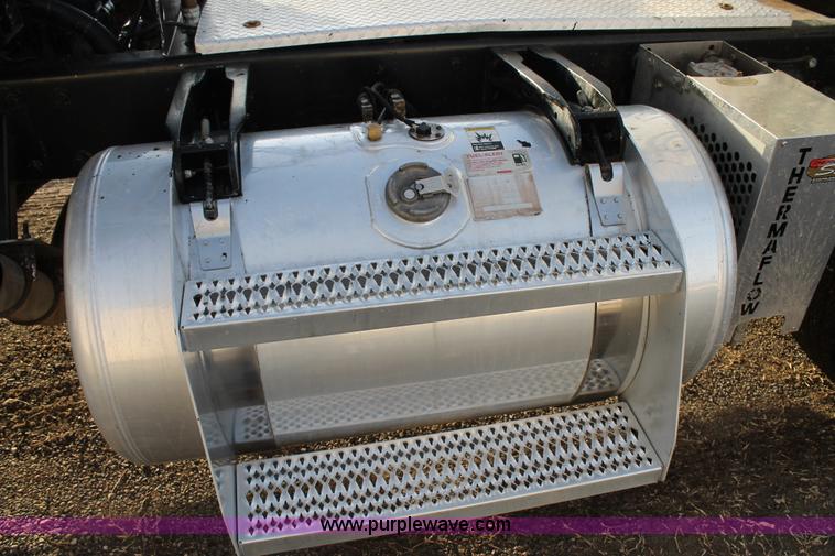 image for item C3723 2009 Peterbilt 367 semi truck