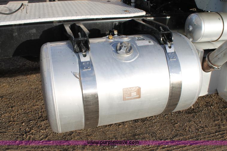 image for item C3723 2009 Peterbilt 367 semi truck