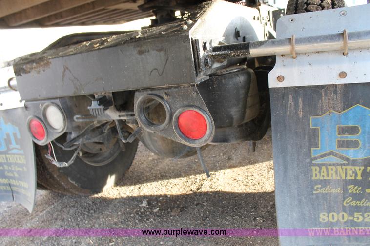 image for item C3723 2009 Peterbilt 367 semi truck