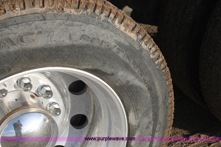 image for item C3723 2009 Peterbilt 367 semi truck