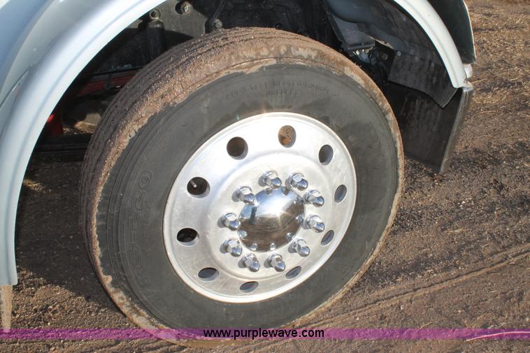 image for item C3723 2009 Peterbilt 367 semi truck