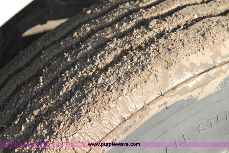 image for item C3723 2009 Peterbilt 367 semi truck