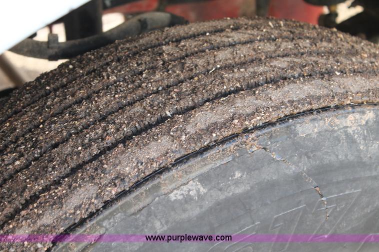 image for item C3723 2009 Peterbilt 367 semi truck