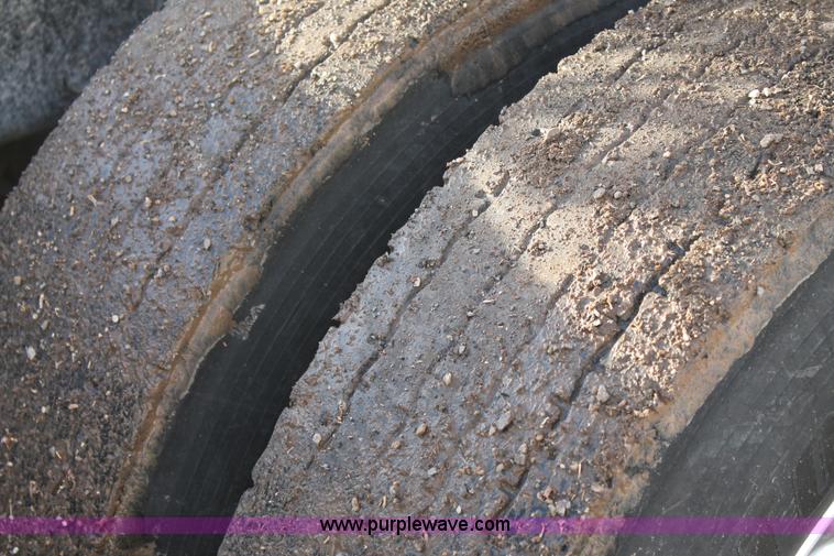 image for item C3723 2009 Peterbilt 367 semi truck