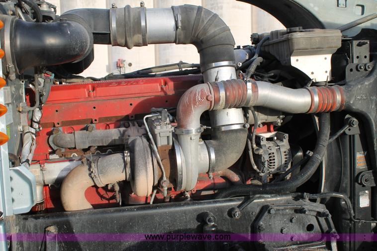 image for item C3723 2009 Peterbilt 367 semi truck