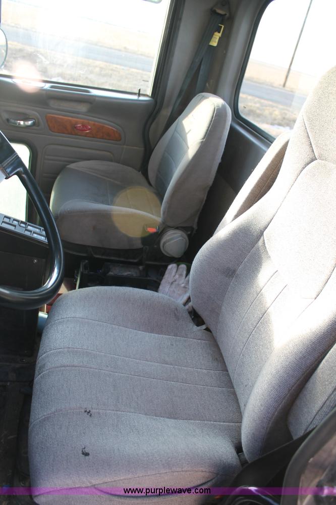 image for item C3723 2009 Peterbilt 367 semi truck